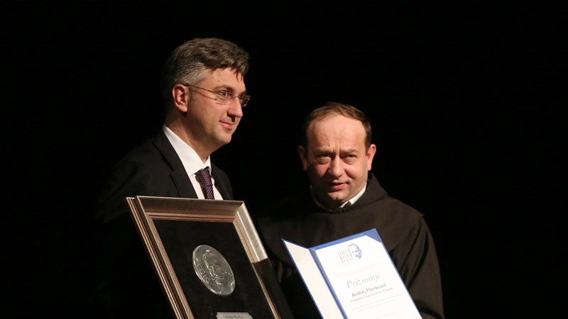 Predsjedniku Vlade Plenkoviću uručeno priznanje Didak: Danas slavimo humanost i solidarnost